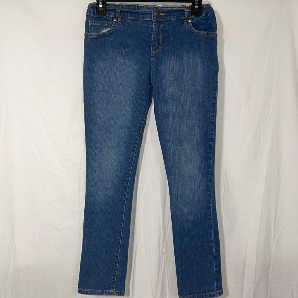 Place skinny jeans  